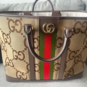 Gucci beautiful brand new purse. It was too big for my daily needs.